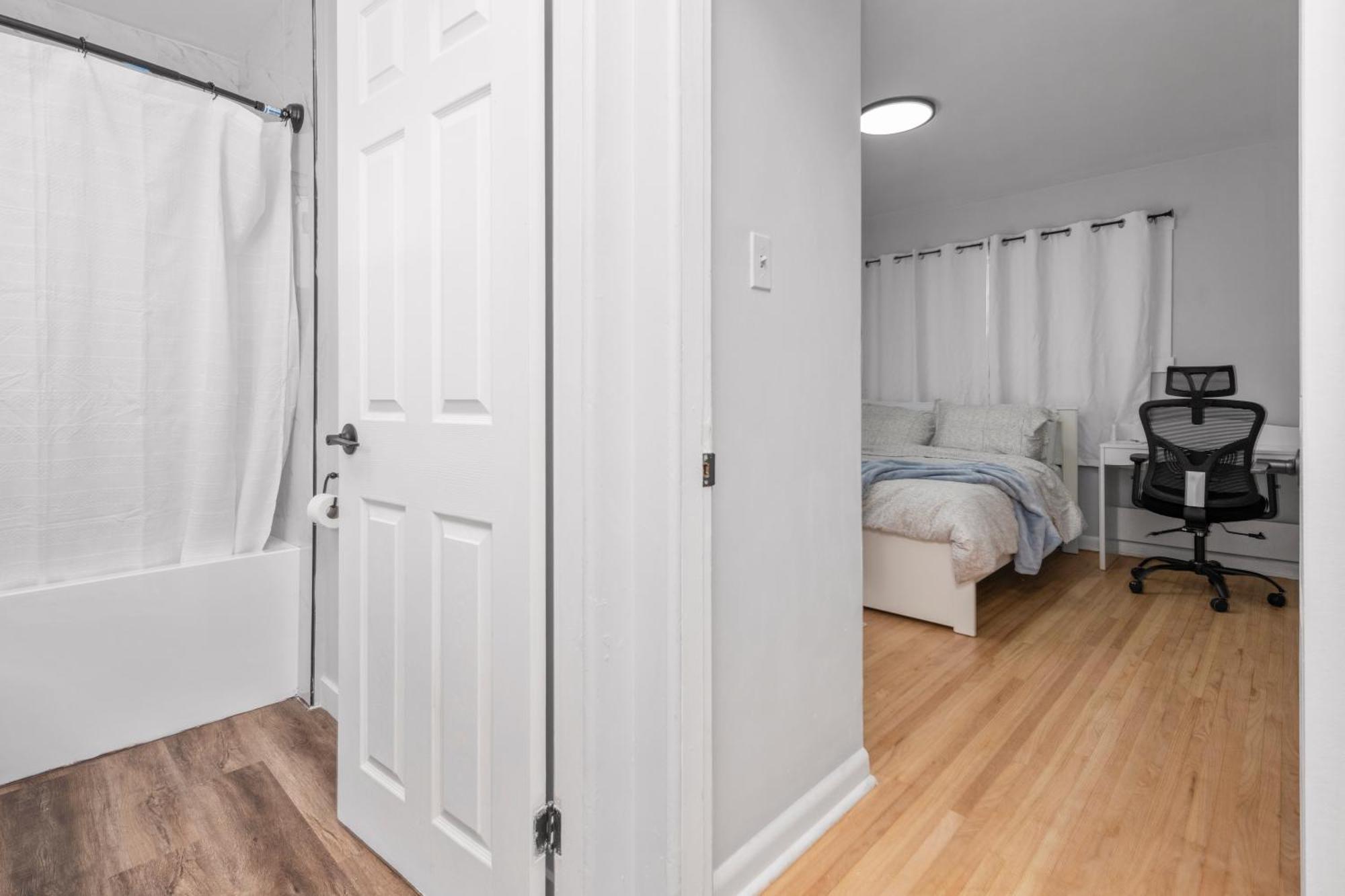 Apartment Centrestreet-cozy Petfriendly 4bedsuite 04entire Calgary