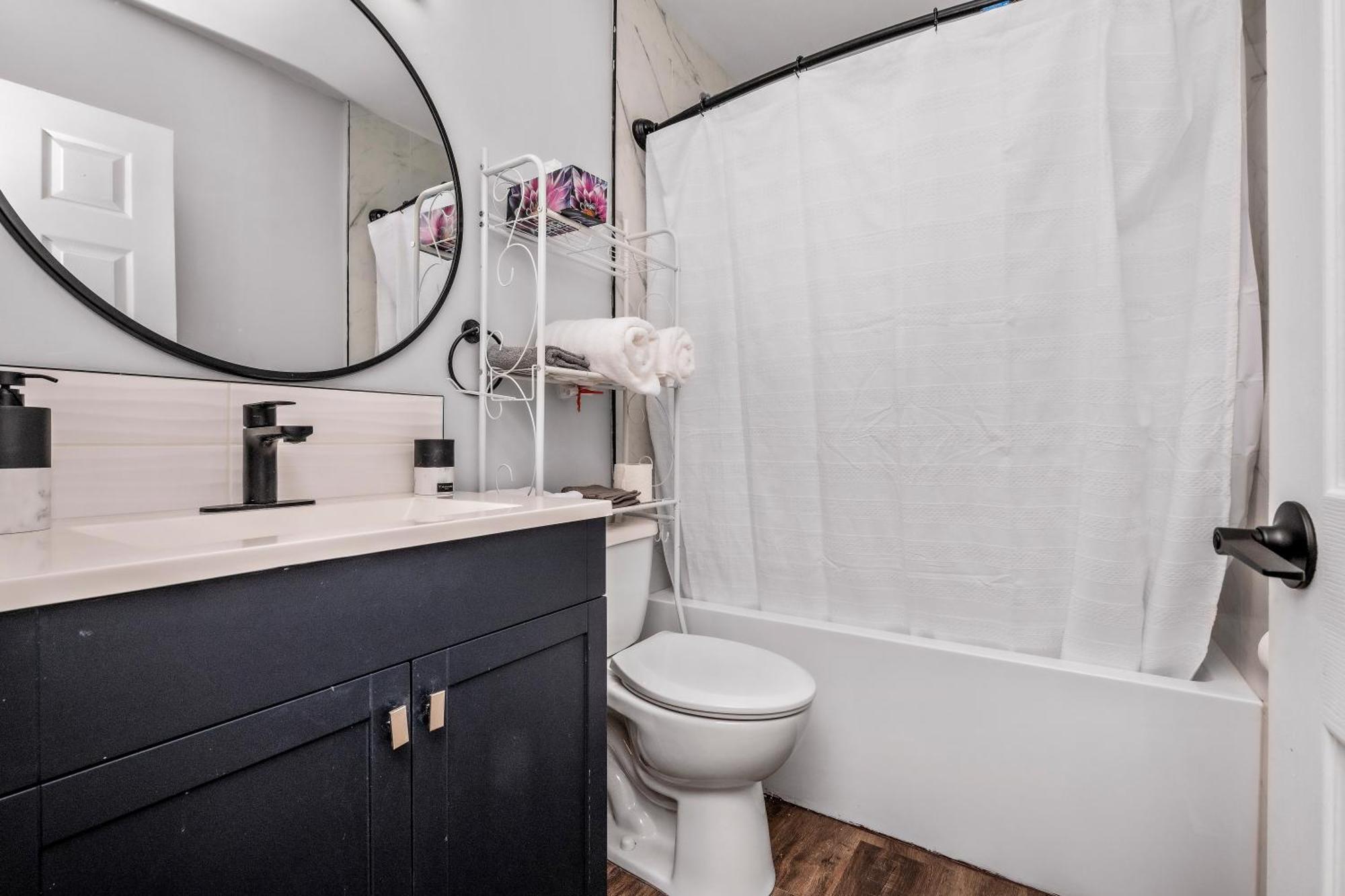 Centrestreet-cozy Petfriendly 4bedsuite 04entire * Calgary